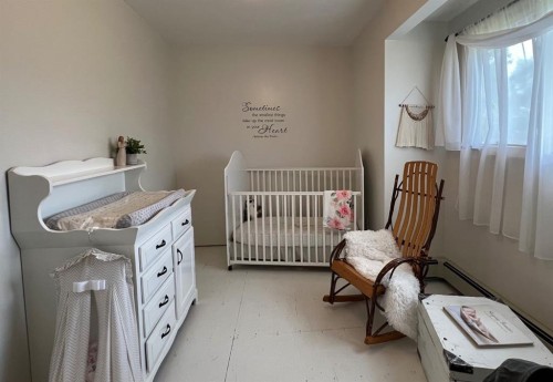 85026 Range Road 194, Rural Lethbridge County, AB - Indoor Photo Showing Bedroom