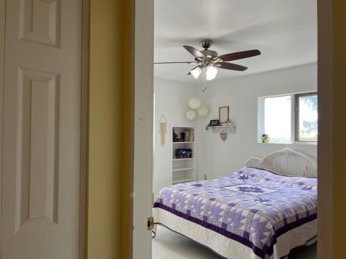 85026 Range Road 194, Rural Lethbridge County, AB - Indoor Photo Showing Bedroom
