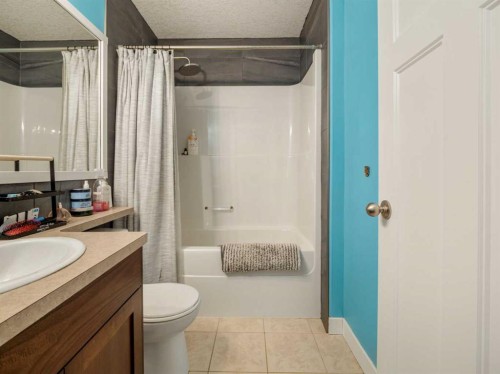 2244 18 Avenue, Coaldale, AB - Indoor Photo Showing Bathroom