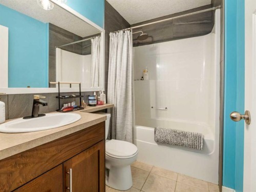 2244 18 Avenue, Coaldale, AB - Indoor Photo Showing Bathroom