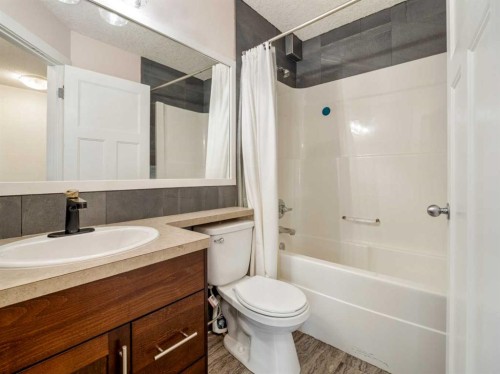 2244 18 Avenue, Coaldale, AB - Indoor Photo Showing Bathroom