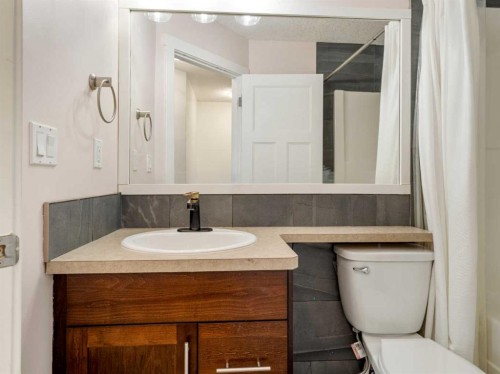 2244 18 Avenue, Coaldale, AB - Indoor Photo Showing Bathroom