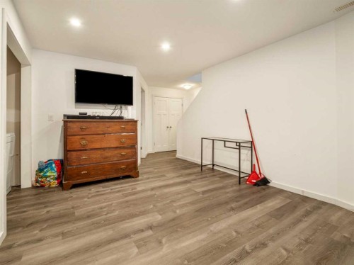 2244 18 Avenue, Coaldale, AB - Indoor Photo Showing Other Room