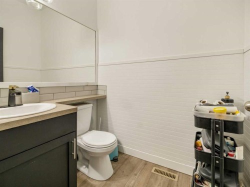 2244 18 Avenue, Coaldale, AB - Indoor Photo Showing Bathroom