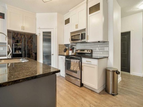 2244 18 Avenue, Coaldale, AB - Indoor Photo Showing Kitchen With Double Sink With Upgraded Kitchen
