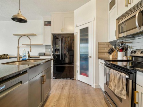 2244 18 Avenue, Coaldale, AB - Indoor Photo Showing Kitchen With Double Sink With Upgraded Kitchen