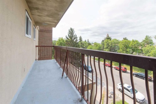 418-5 Berkeley Place West, Lethbridge, AB - Outdoor With Balcony With Exterior