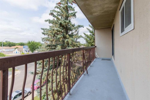 418-5 Berkeley Place West, Lethbridge, AB - Outdoor With Balcony With Exterior