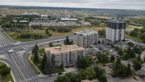 418-5 Berkeley Place West, Lethbridge, AB - Outdoor With View