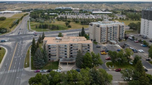 418-5 Berkeley Place West, Lethbridge, AB - Outdoor With View