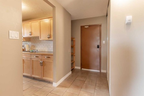 418-5 Berkeley Place West, Lethbridge, AB - Indoor Photo Showing Other Room