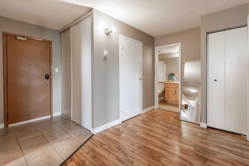 418-5 Berkeley Place West, Lethbridge, AB - Indoor Photo Showing Other Room