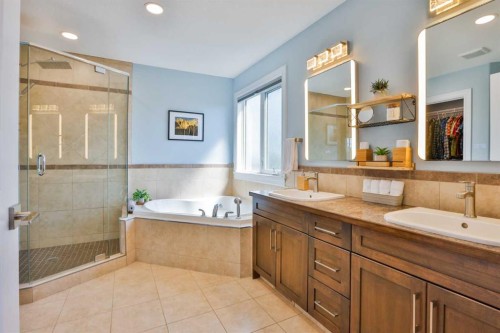 19 Canyoncrest Court West, Lethbridge, AB - Indoor Photo Showing Bathroom