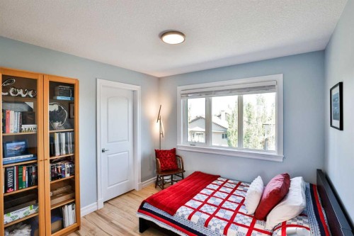 19 Canyoncrest Court West, Lethbridge, AB - Indoor Photo Showing Bedroom