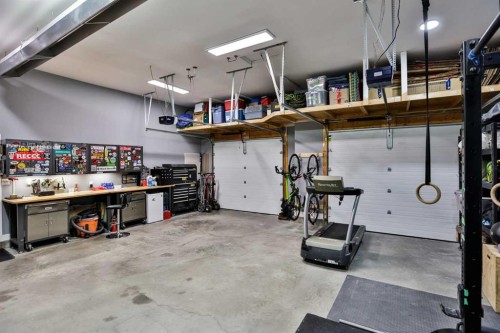 19 Canyoncrest Court West, Lethbridge, AB - Indoor Photo Showing Garage