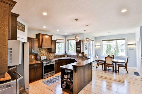 19 Canyoncrest Court West, Lethbridge, AB - Indoor Photo Showing Kitchen With Stainless Steel Kitchen With Upgraded Kitchen