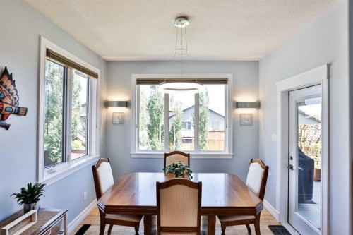 19 Canyoncrest Court West, Lethbridge, AB - Indoor Photo Showing Dining Room