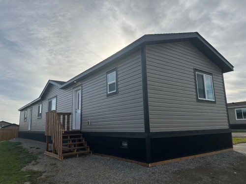 2050 Sunflower Crescent  Coaldale, AB T1M 0G4
