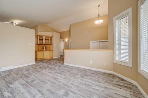 472 Heritage Boulevard West, Lethbridge, AB - Indoor Photo Showing Other Room
