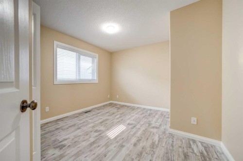472 Heritage Boulevard West, Lethbridge, AB - Indoor Photo Showing Other Room