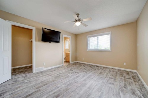 472 Heritage Boulevard West, Lethbridge, AB - Indoor Photo Showing Other Room