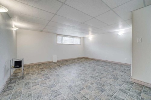 472 Heritage Boulevard West, Lethbridge, AB - Indoor Photo Showing Other Room