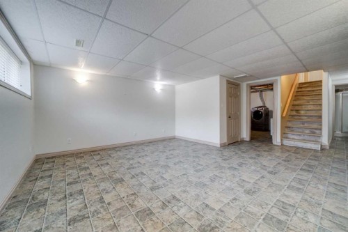 472 Heritage Boulevard West, Lethbridge, AB - Indoor Photo Showing Other Room