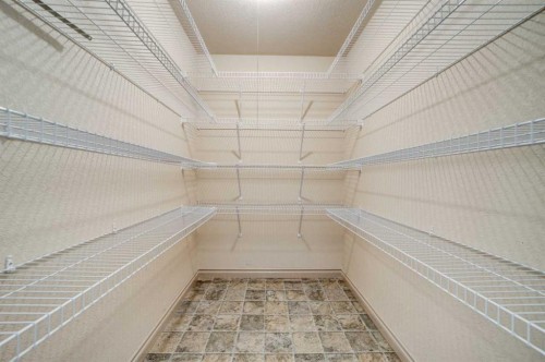 472 Heritage Boulevard West, Lethbridge, AB - Indoor With Storage