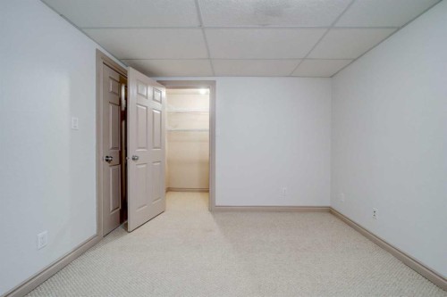 472 Heritage Boulevard West, Lethbridge, AB - Indoor Photo Showing Other Room