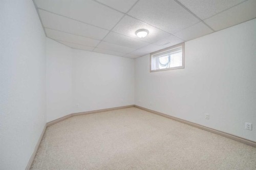 472 Heritage Boulevard West, Lethbridge, AB - Indoor Photo Showing Other Room