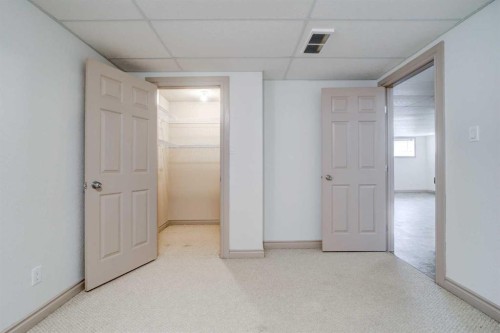 472 Heritage Boulevard West, Lethbridge, AB - Indoor Photo Showing Other Room