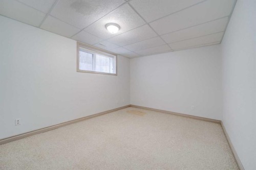 472 Heritage Boulevard West, Lethbridge, AB - Indoor Photo Showing Other Room