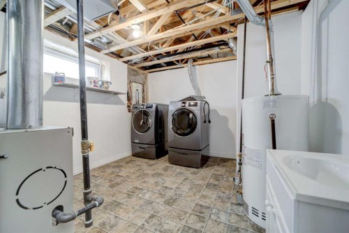 472 Heritage Boulevard West, Lethbridge, AB - Indoor Photo Showing Laundry Room