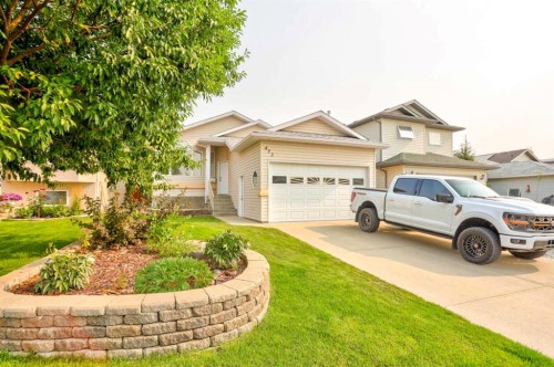 472 Heritage Boulevard West, Lethbridge, AB - Outdoor With Facade