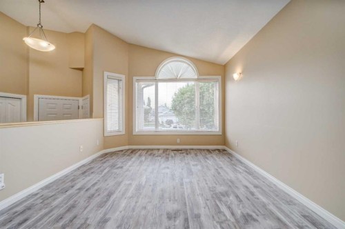 472 Heritage Boulevard West, Lethbridge, AB - Indoor Photo Showing Other Room