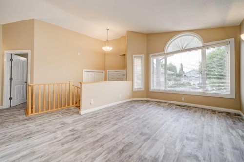 472 Heritage Boulevard West, Lethbridge, AB - Indoor Photo Showing Other Room