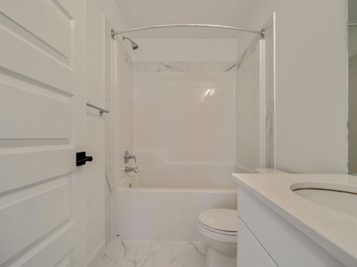 1373 Abitibi Road West, Lethbridge, AB - Indoor Photo Showing Bathroom