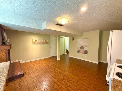 159 Laval Boulevard West, Lethbridge, AB - Indoor Photo Showing Other Room