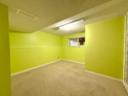 159 Laval Boulevard West, Lethbridge, AB - Indoor Photo Showing Other Room