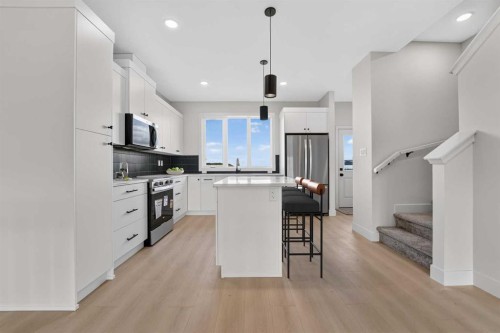 2716 16 Avenue, Coaldale, AB - Indoor Photo Showing Kitchen With Upgraded Kitchen