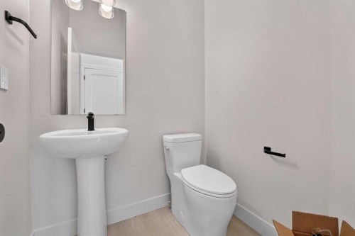 2716 16 Avenue, Coaldale, AB - Indoor Photo Showing Bathroom