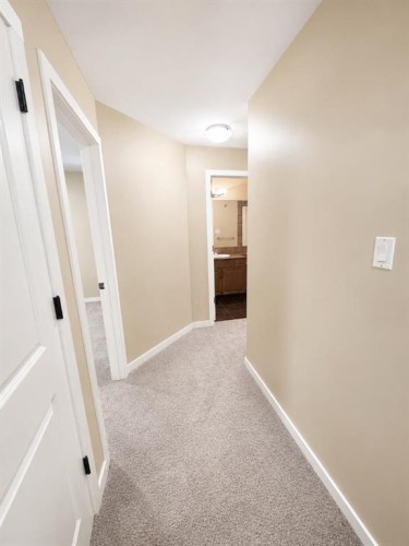 89 Lynx Road North, Lethbridge, AB - Indoor Photo Showing Other Room