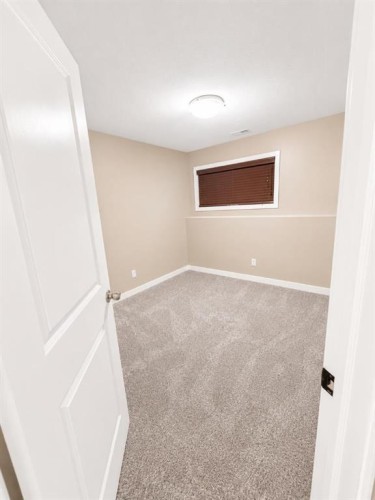 89 Lynx Road North, Lethbridge, AB - Indoor Photo Showing Other Room