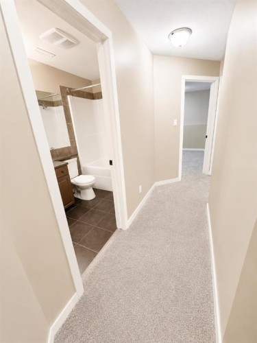 89 Lynx Road North, Lethbridge, AB - Indoor Photo Showing Other Room