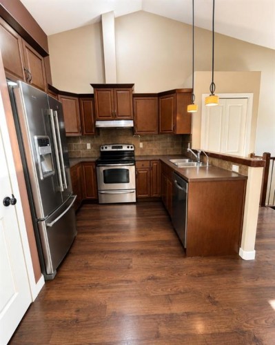 89 Lynx Road North, Lethbridge, AB - Indoor Photo Showing Kitchen With Stainless Steel Kitchen With Double Sink