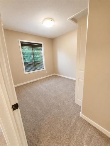 89 Lynx Road North, Lethbridge, AB - Indoor Photo Showing Other Room