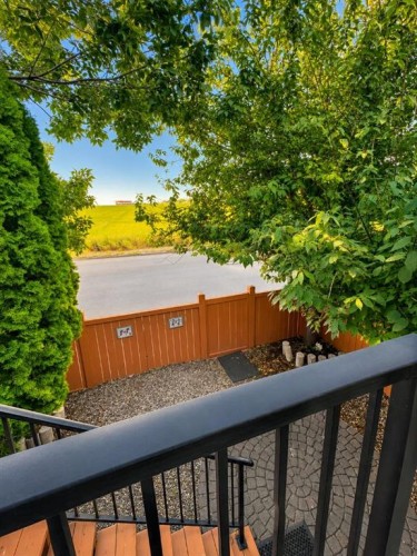 89 Lynx Road North, Lethbridge, AB - Outdoor