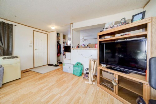 325 Minto Street, Granum, AB - Indoor