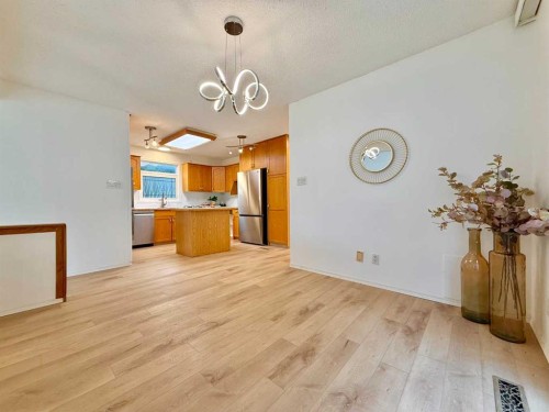 47 Princeton Crescent, Lethbridge, AB - Indoor Photo Showing Kitchen