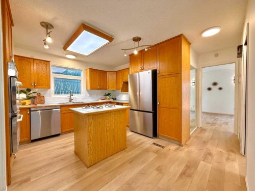 47 Princeton Crescent, Lethbridge, AB - Indoor Photo Showing Kitchen